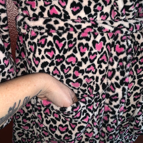 VS SOFT SHORT ROBE XS/S Leopard heart robe - Picture 3 of 8